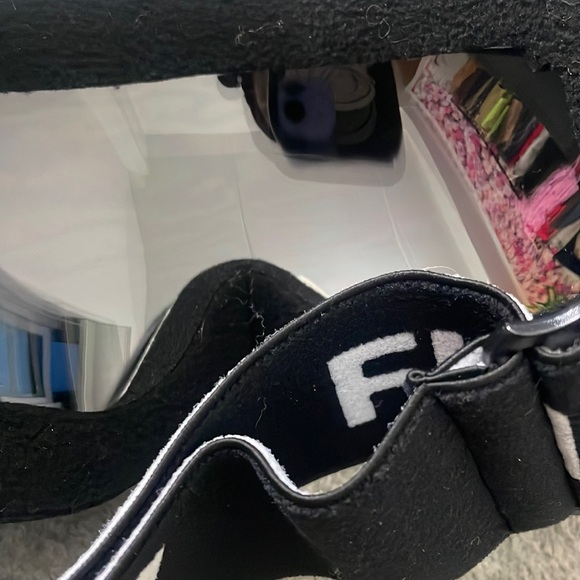 - WHITE WOMAN’S SNOW MOBILE SKI SNOWBOARDING SNOW ACTIVITIES GOOGLES *NEW* - Picture 5 of 11